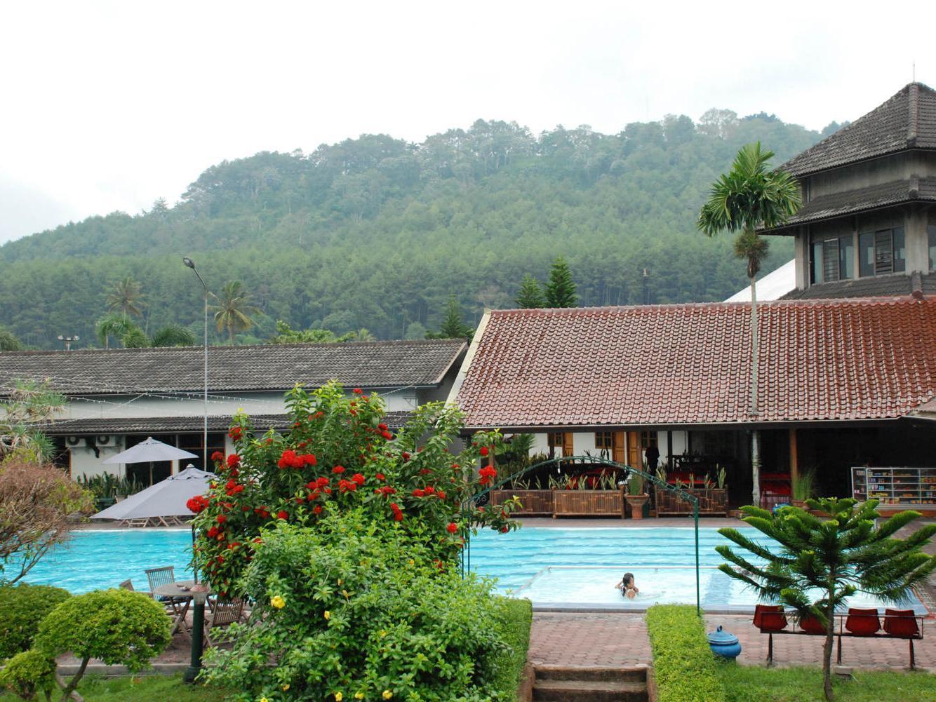 Front One Resort Magelang Exterior photo